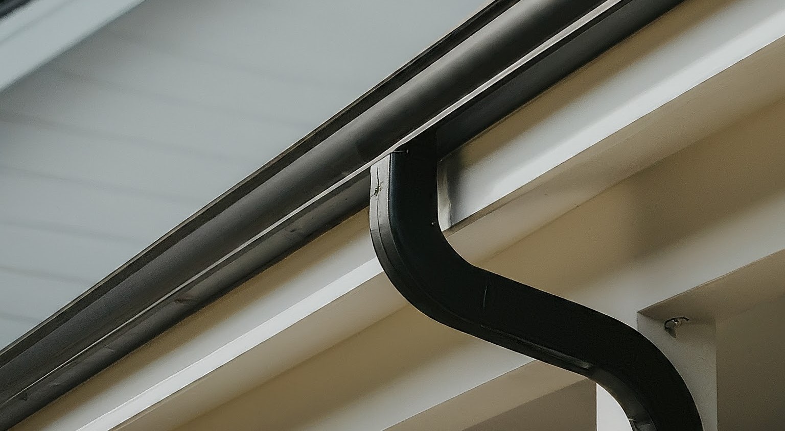 Modern Gutter Installation